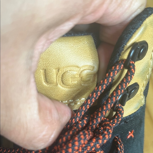 UGG Highland Suede Hi Heritage Boots Black - Picture 7 of 11